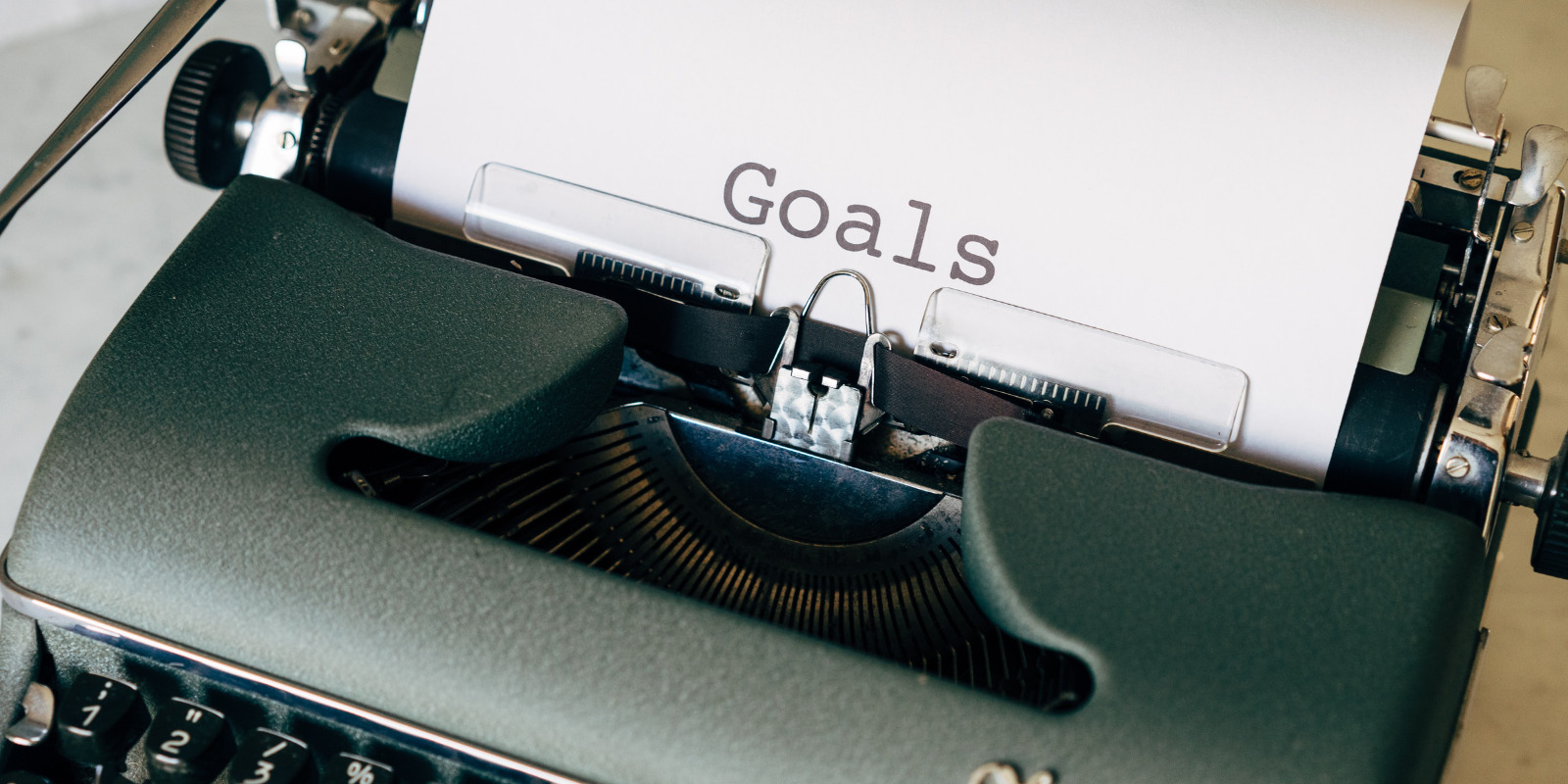 typerwriter with goals written on paper