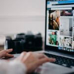 laptop sorting through images