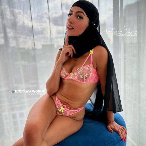 british pornstar Aaliyah Yasin wearing hijab