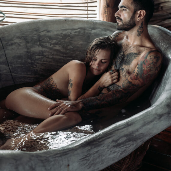 amateur pornstar couple SammmNextDoor AlexNextDoor nude in bathtub